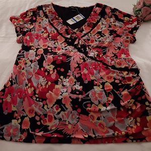 NWT Women's Short Sleeve Top